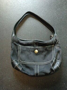 Coach Signature Canvas Medium Hobo Shoulder Bag (style 11290)